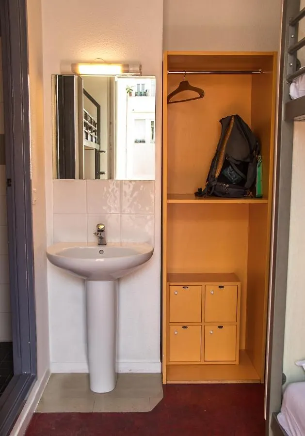 Hostel Auberge De Jeunesse Hi Nice Les Camelias France