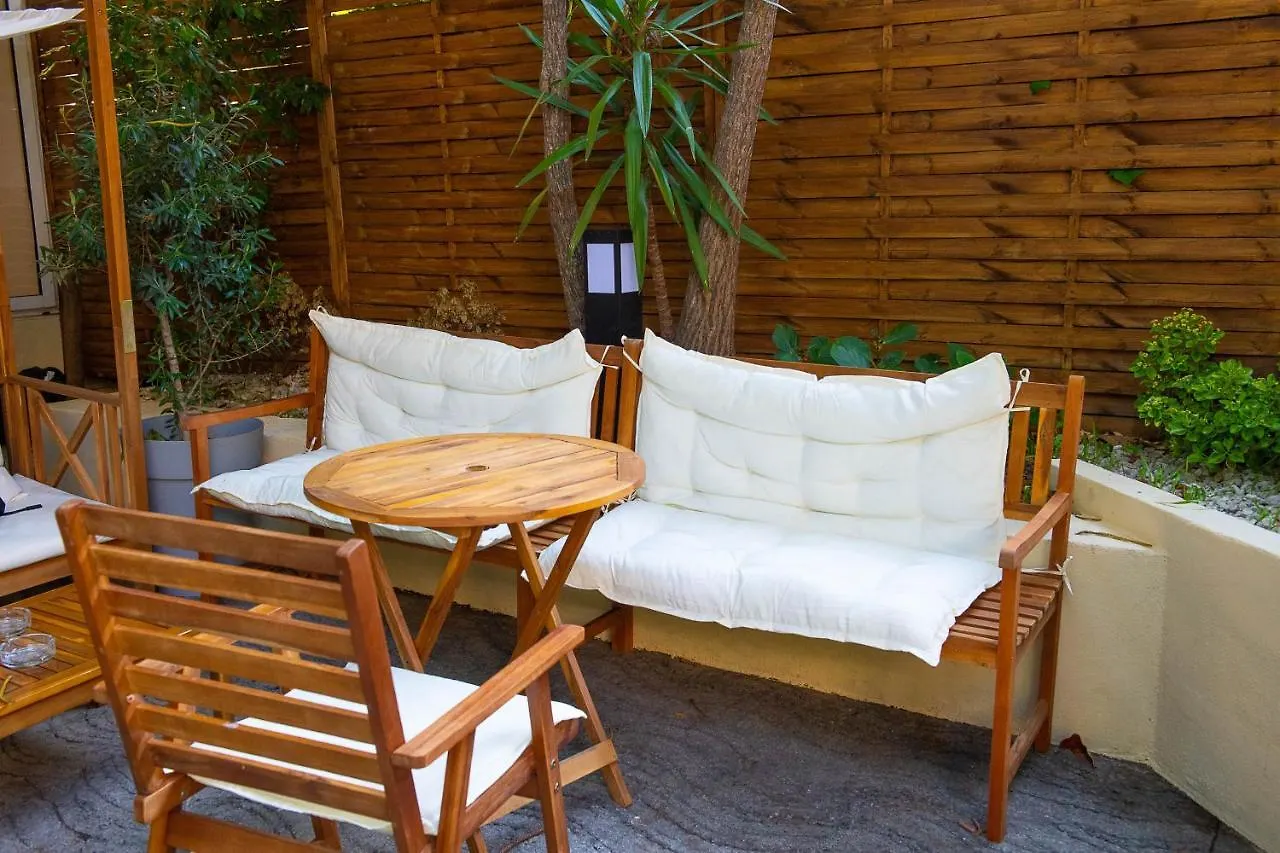 Hostel Auberge De Jeunesse Hi Nice Les Camelias France