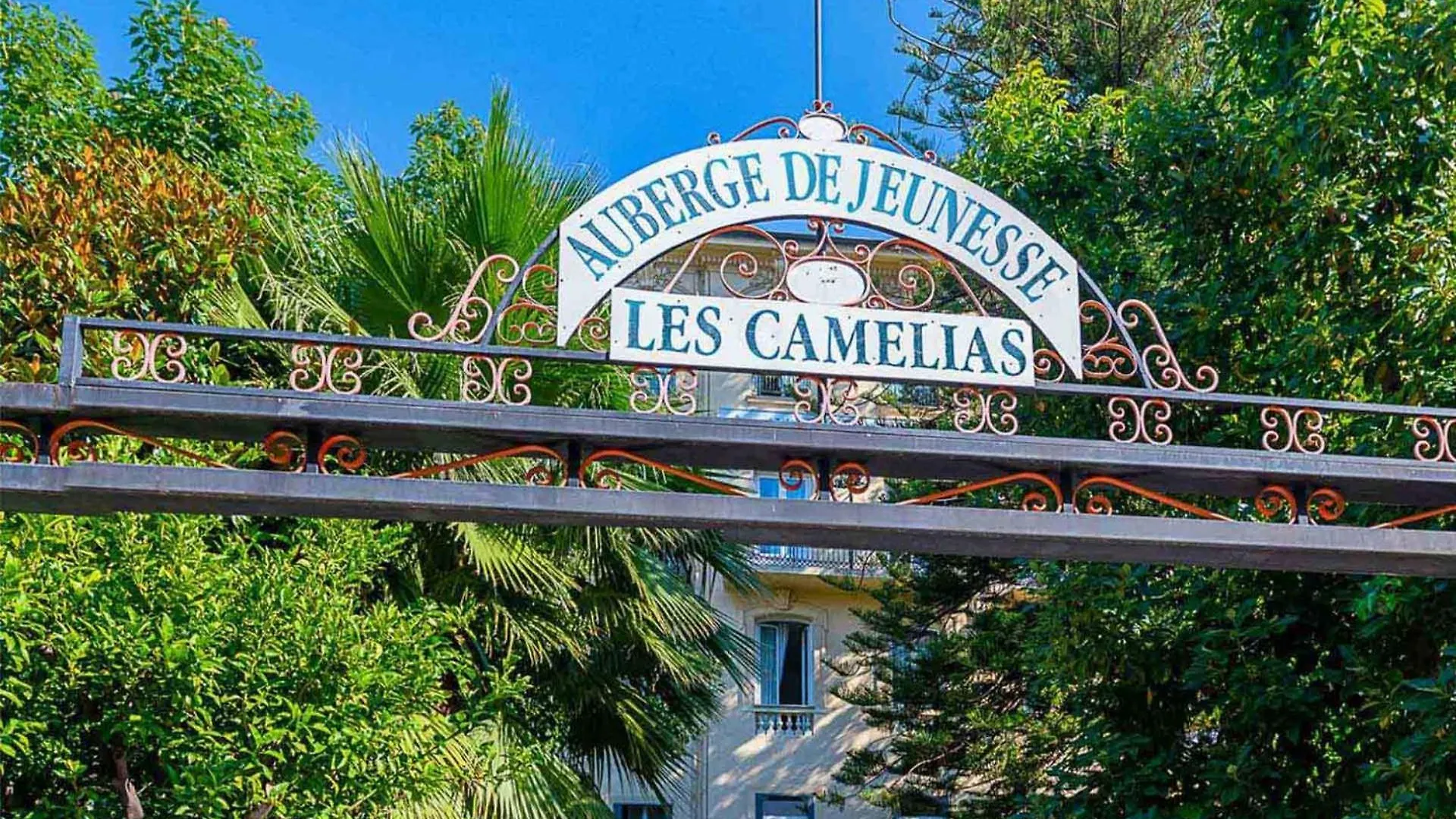 Auberge De Jeunesse Hi Nice Les Camelias