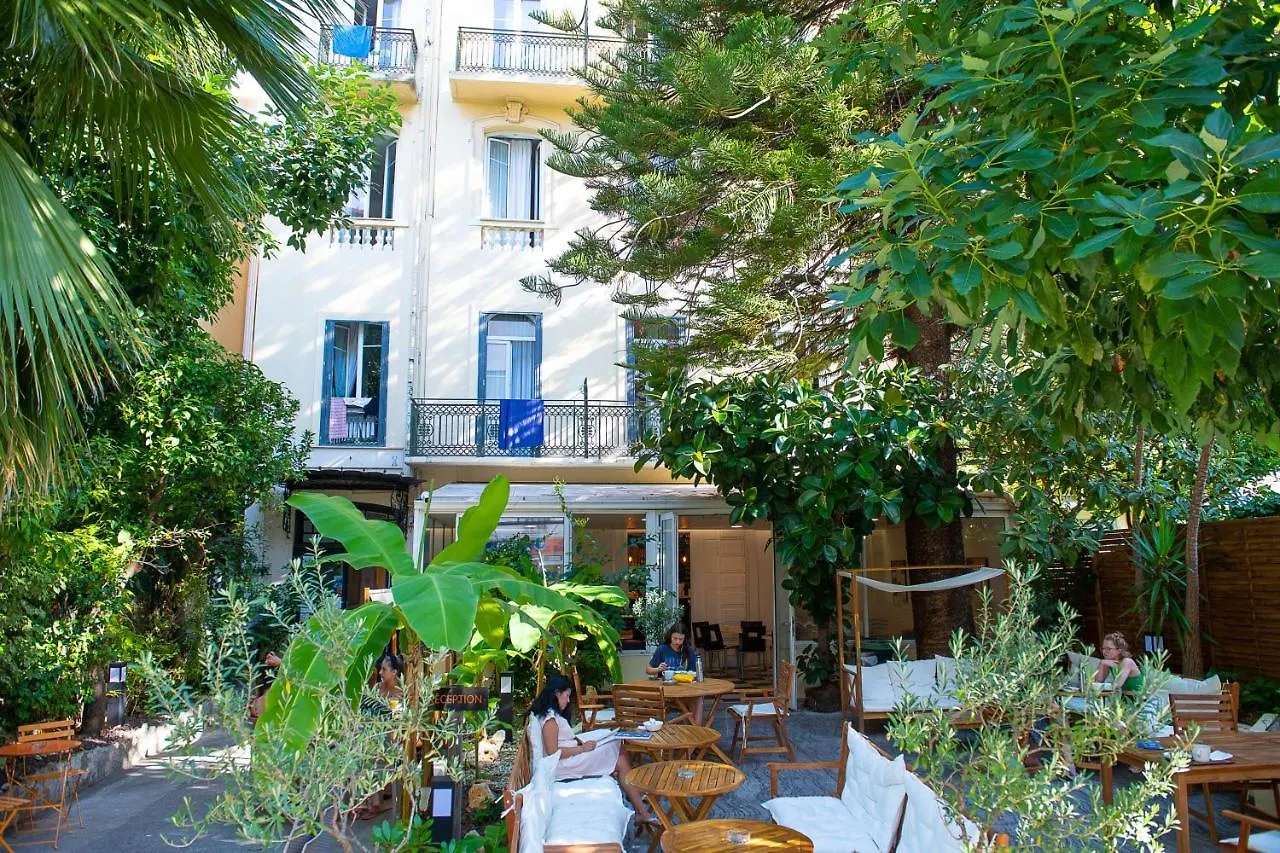 Auberge de Jeunesse HI Les Camélias Nice