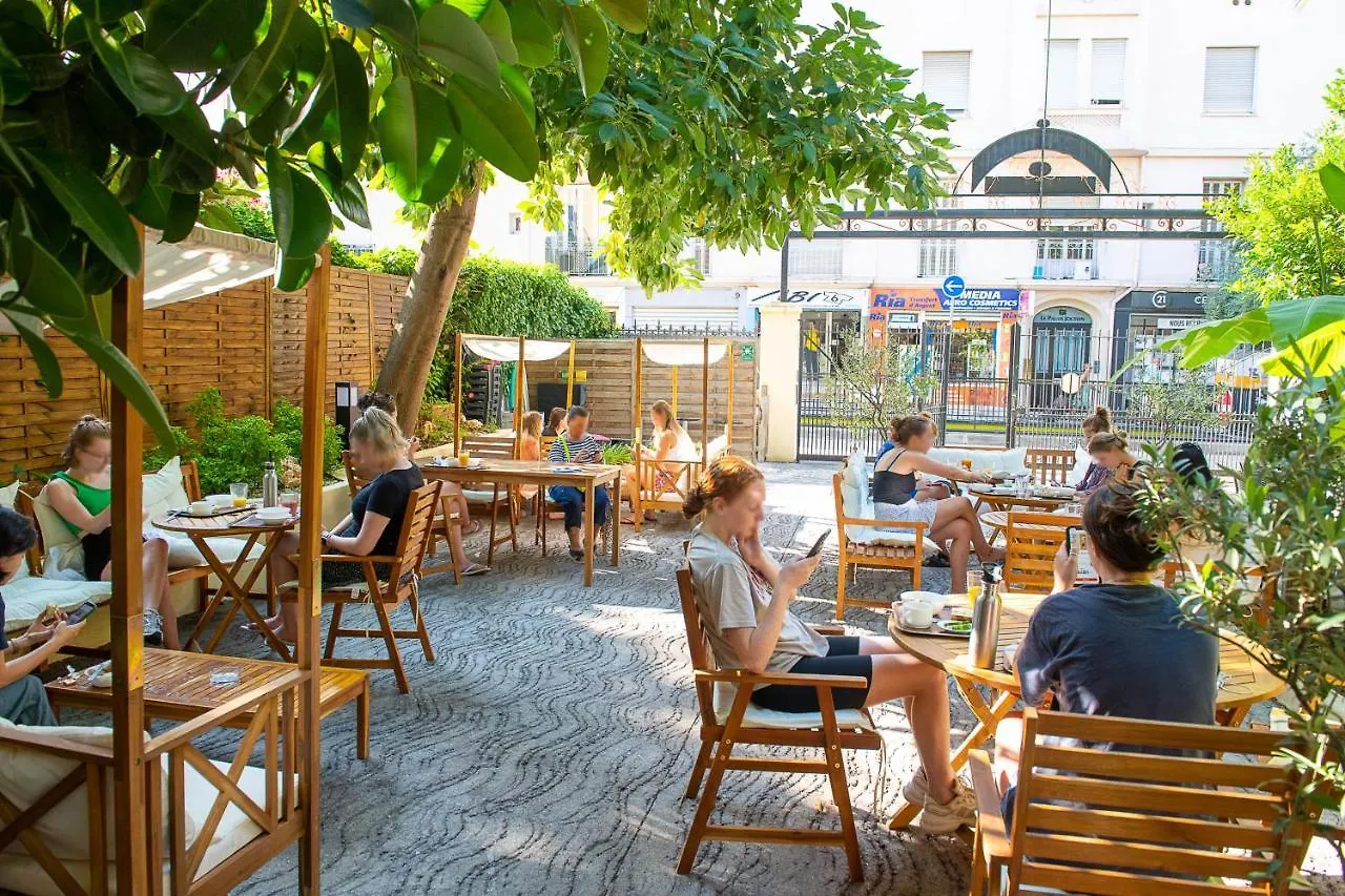 Auberge De Jeunesse Hi Nice Les Camelias